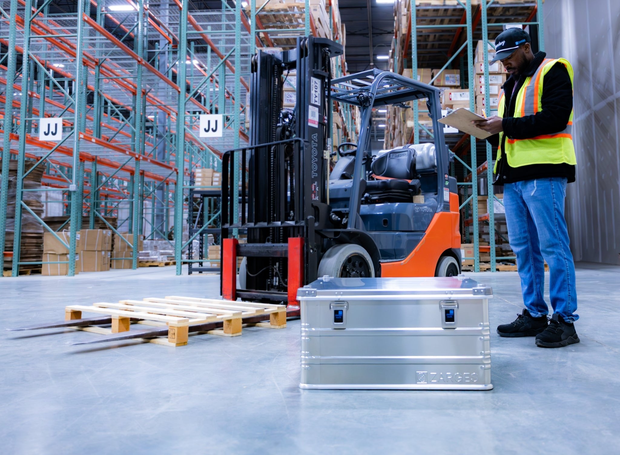 K470 - 27.1 x 25.2 x 13.3 - Zarges USA