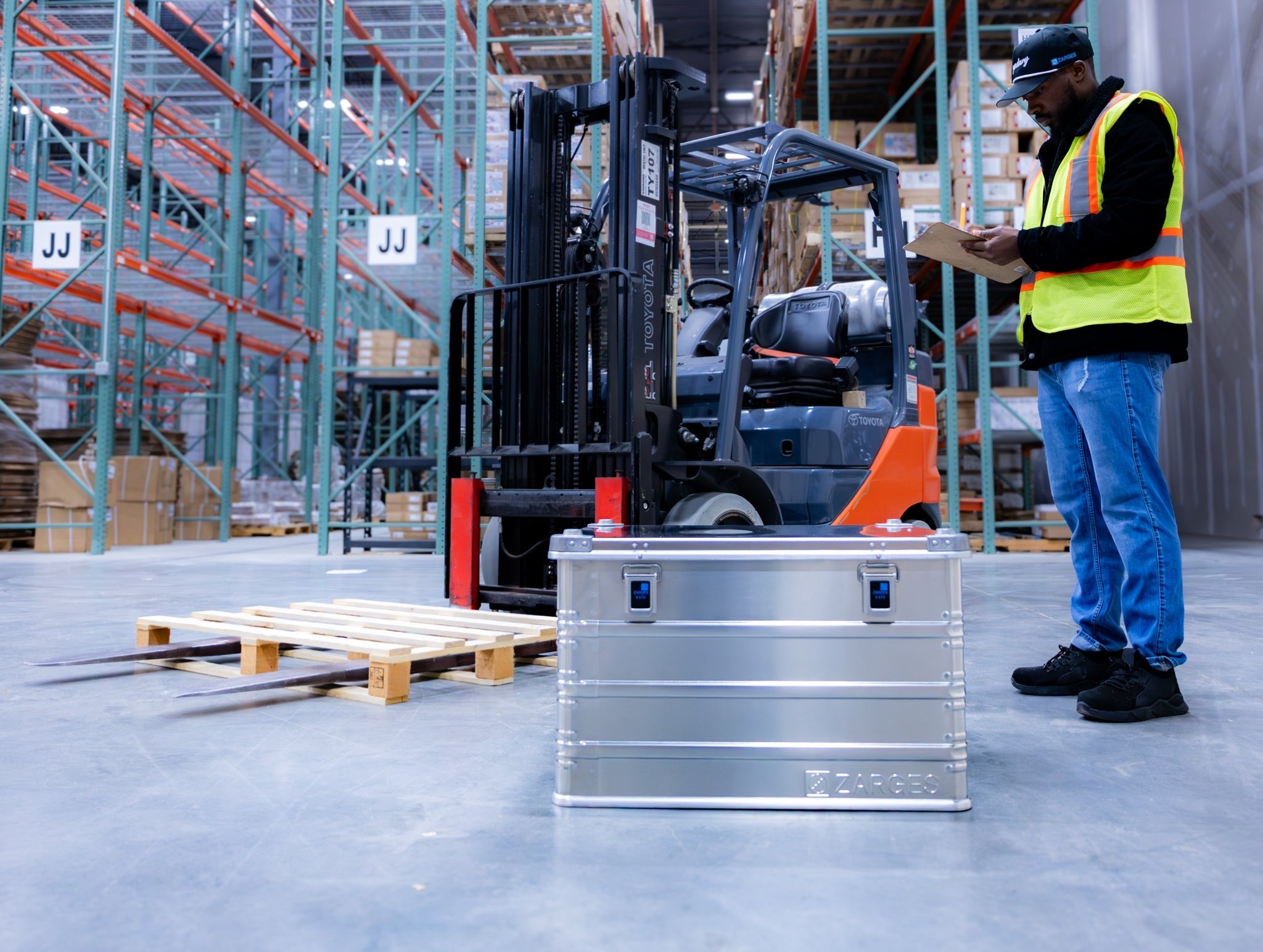 K470 - 27.1 x 25.2 x 16.9 - Zarges USA