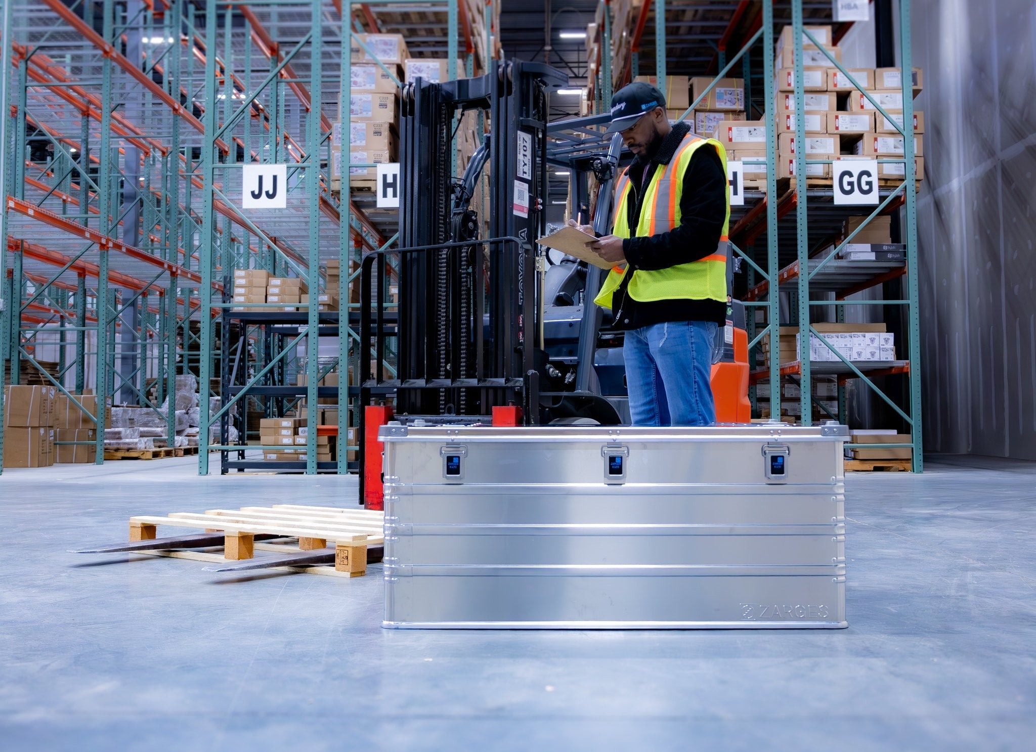 K470 - 45.2 x 29.5 x 18.9 - Zarges USA