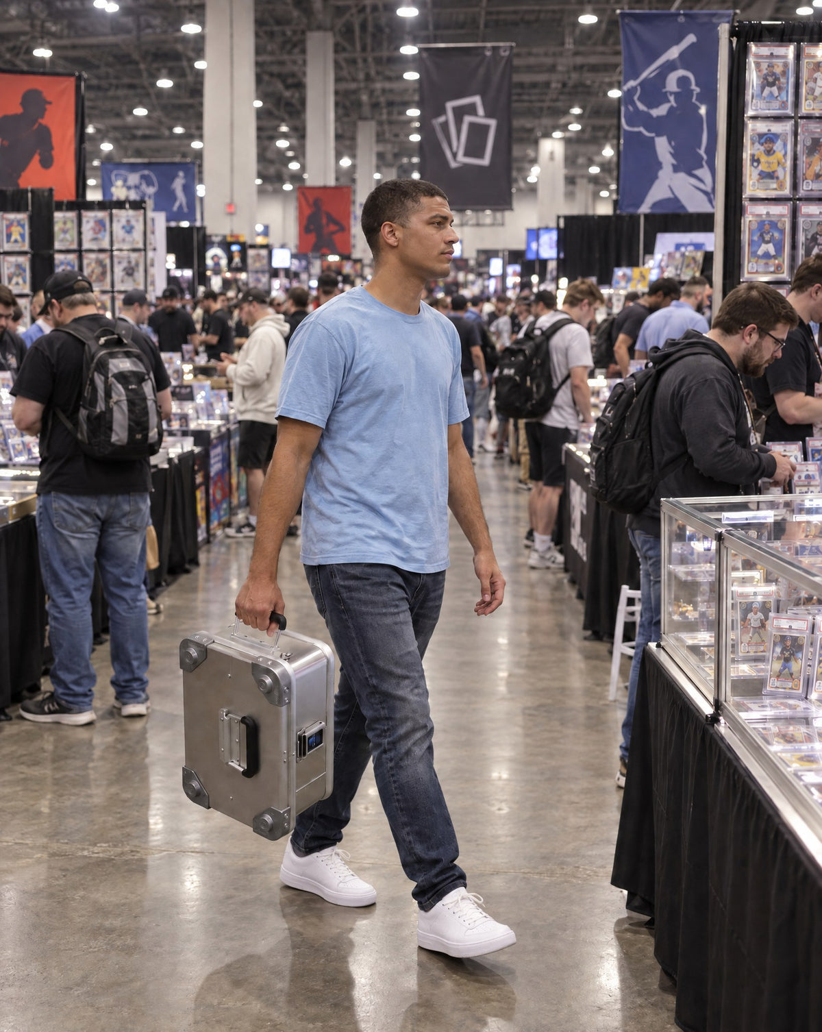 ZARGES NOMAD card collector case in use: card expo