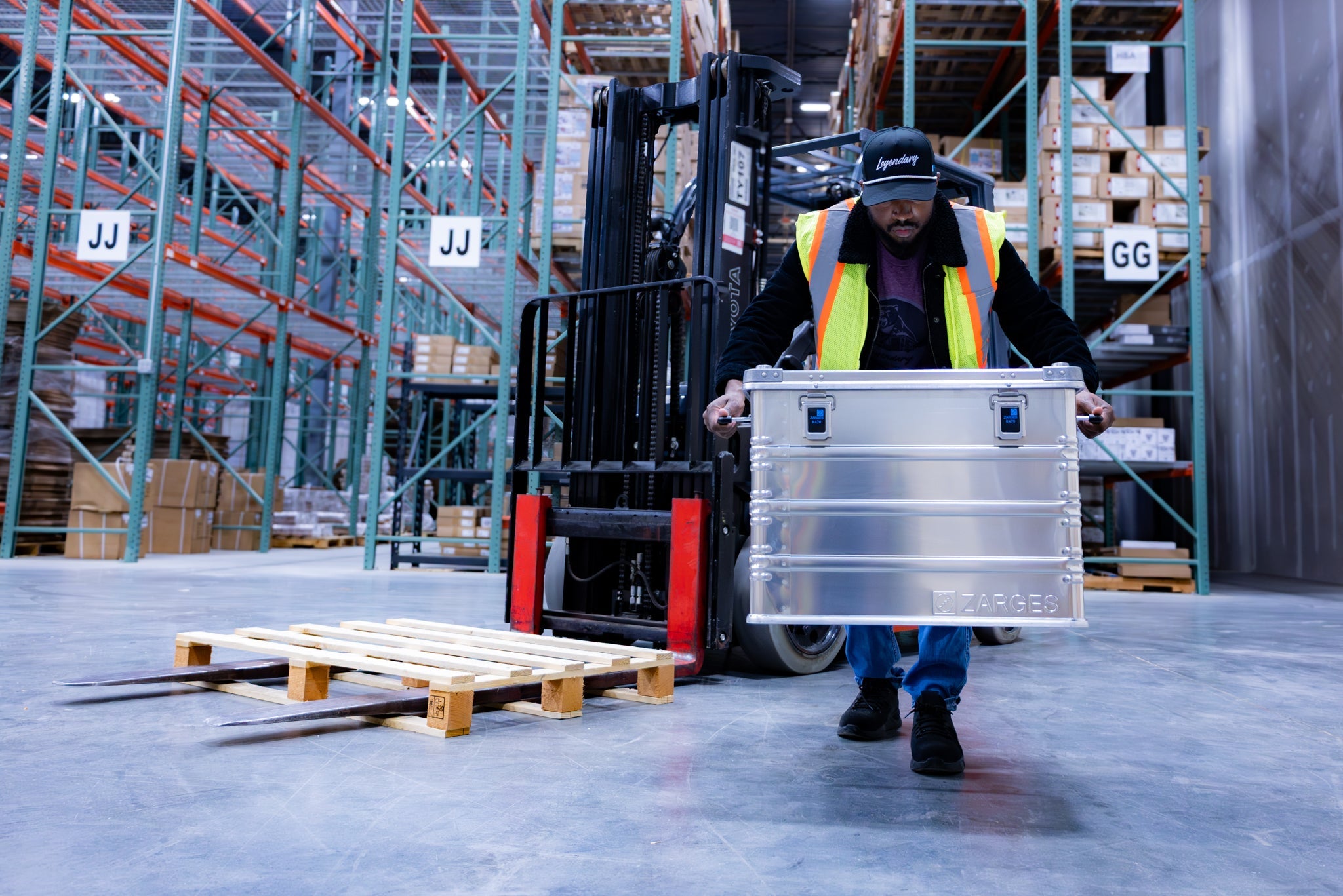 K470 - 23.6 x 16.9 x 17.7 - Zarges USA