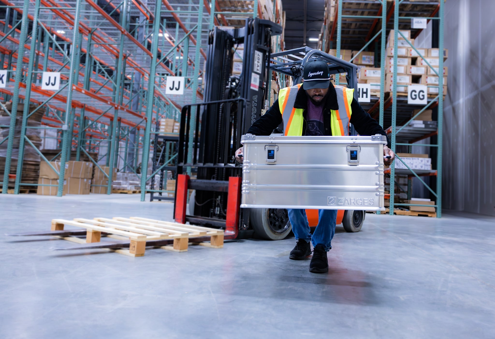 K470 - 27.1 x 25.2 x 13.3 - Zarges USA