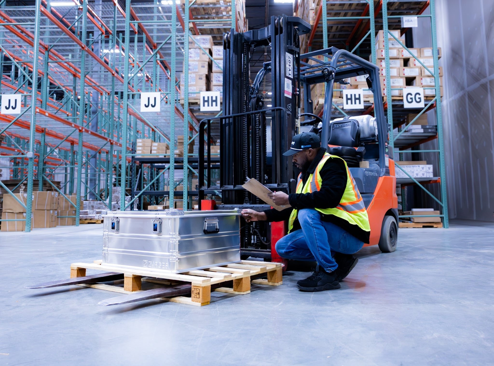 K470 - 27.1 x 25.2 x 13.3 - Zarges USA