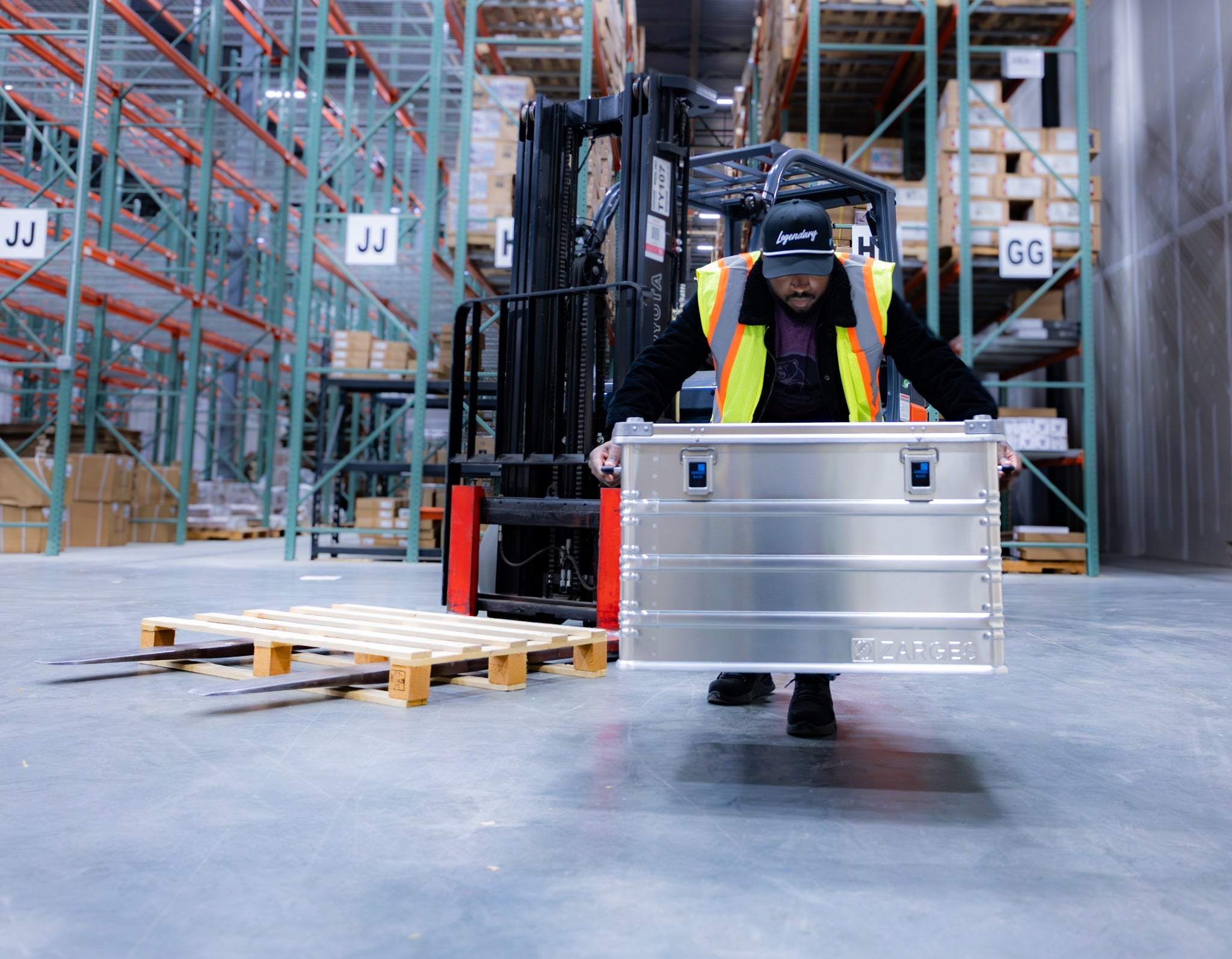 K470 - 27.1 x 25.2 x 16.9 - Zarges USA