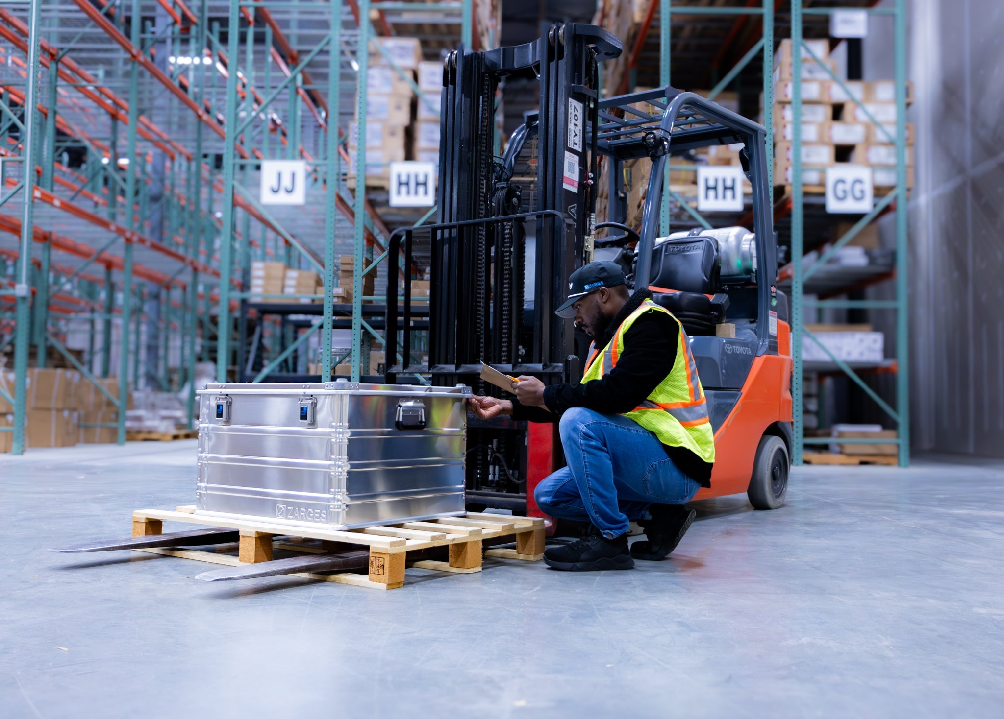 K470 - 27.1 x 25.2 x 16.9 - Zarges USA