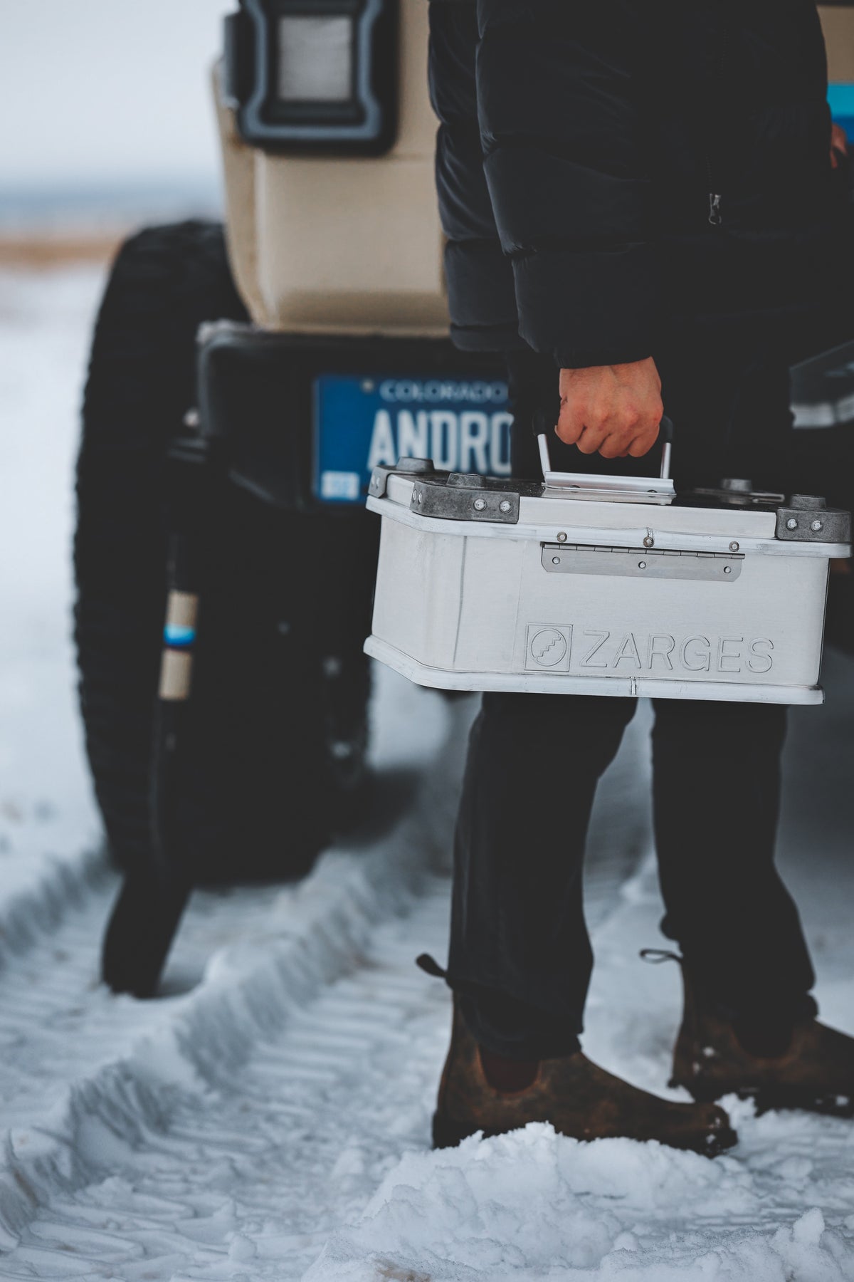 ZARGES K470-40835 aluminum case in use